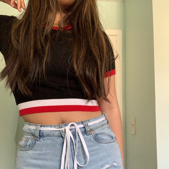 Black crop top - Picture 2 of 3